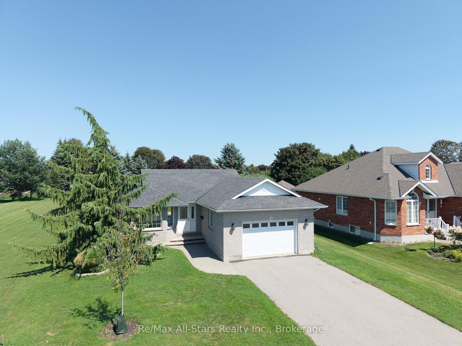 Property Photo:  8 Whitney Court  ON K9V 6C4 
