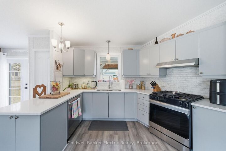 Property Photo:  7 Homewood Avenue  ON K9V 0H5 