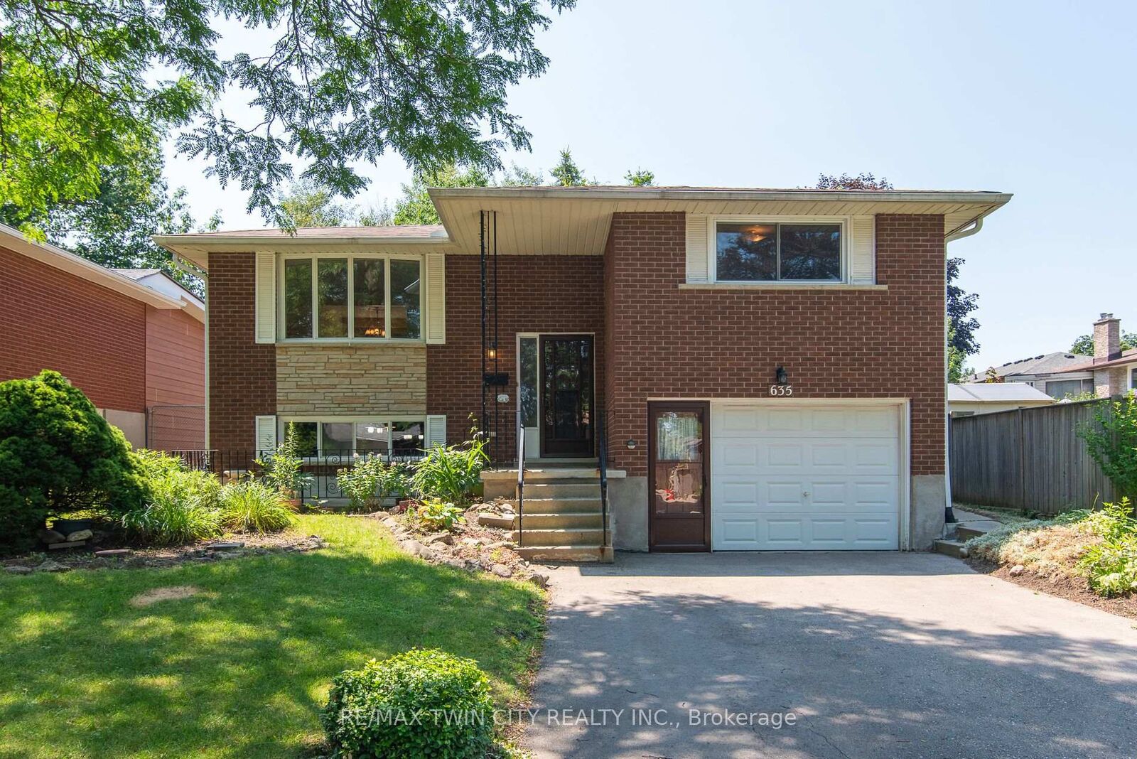 Photo de la propriété: 635 Cedargrove Place ON N2L 4Y8