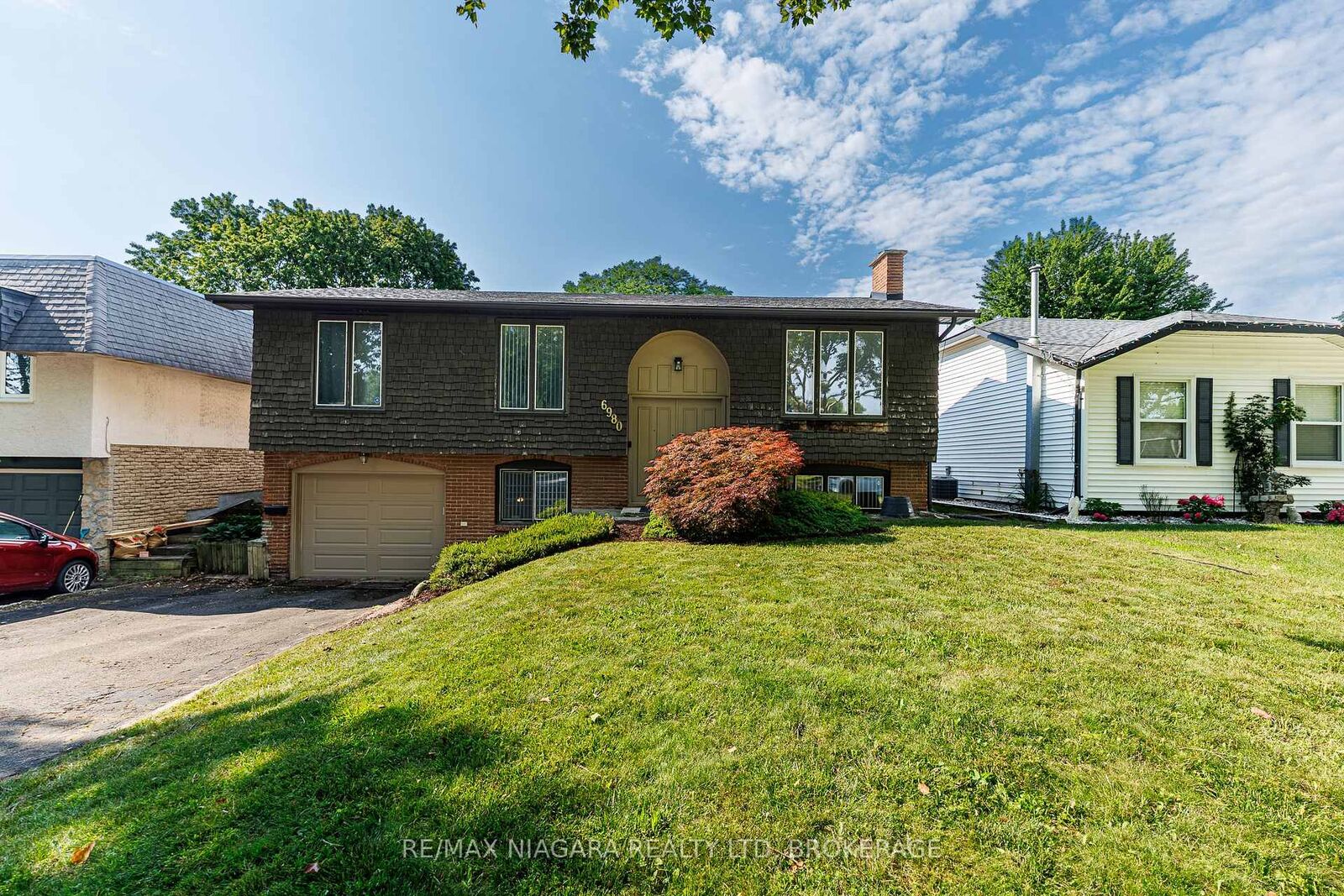 Property Photo: 6980 Dolphin Street ON L2E 6Y2