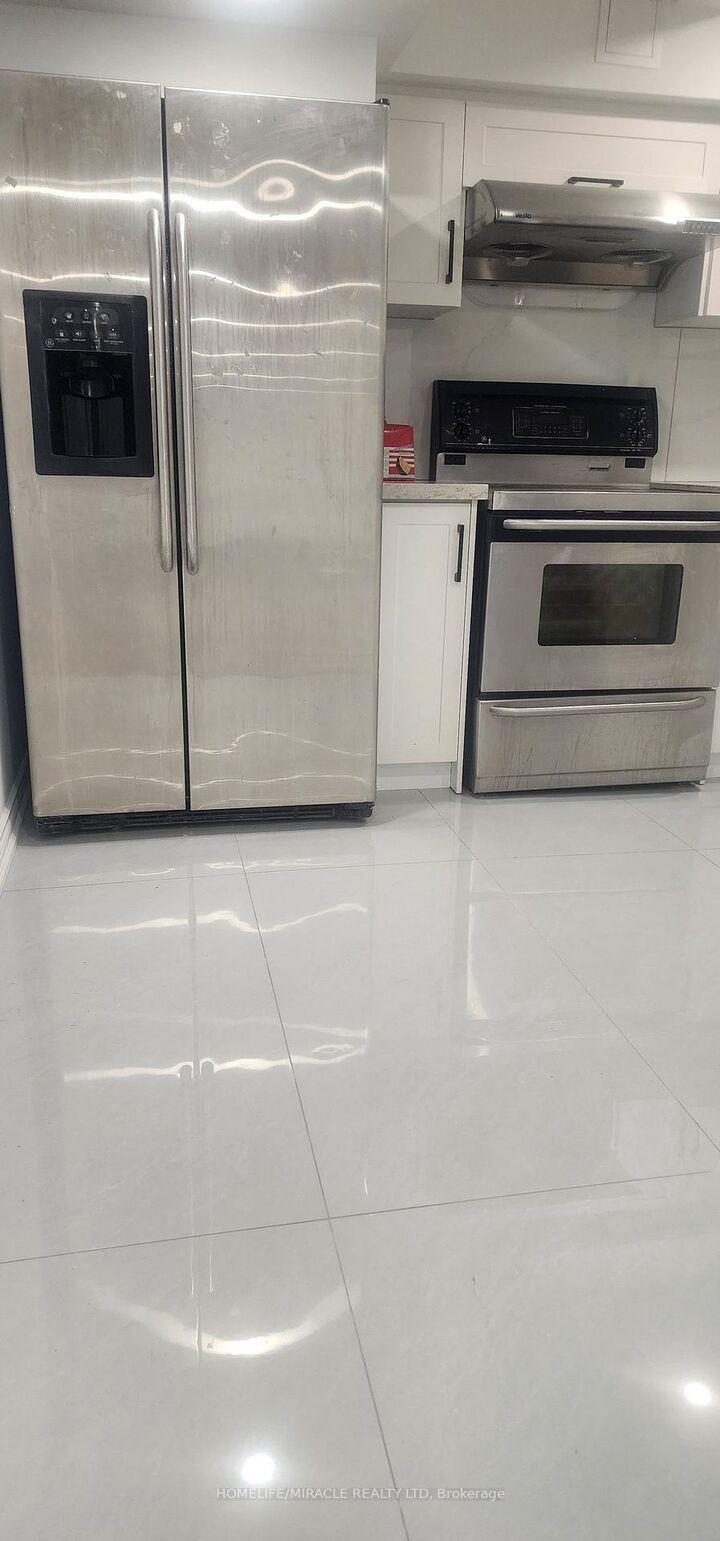 Property Photo:  1574 Highbrook Avenue  ON L5M 4W1 