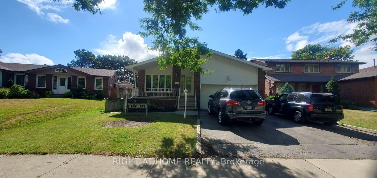 Property Photo: 2406 Poplar Crescent ON L5J 4H3