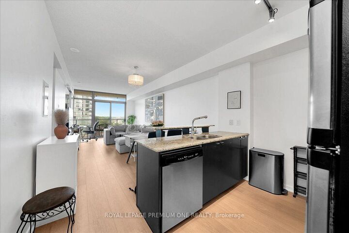 Property Photo:  103 The Queensway N/A 901  ON M6S 5B3 