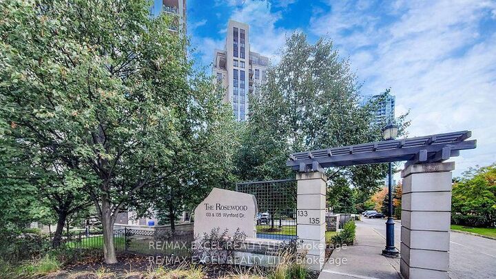 Property Photo: 135 Wynford Drive 1204 ON M3C 0J4