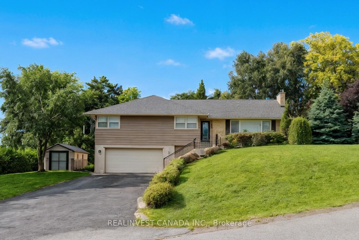 Photo de la propriété:  918 Pinecrest Road  ON L1K 2B2 