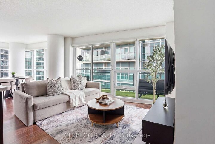 Photo de la propriété:  155 Legion Road N 1313  ON M8Y 0A7 