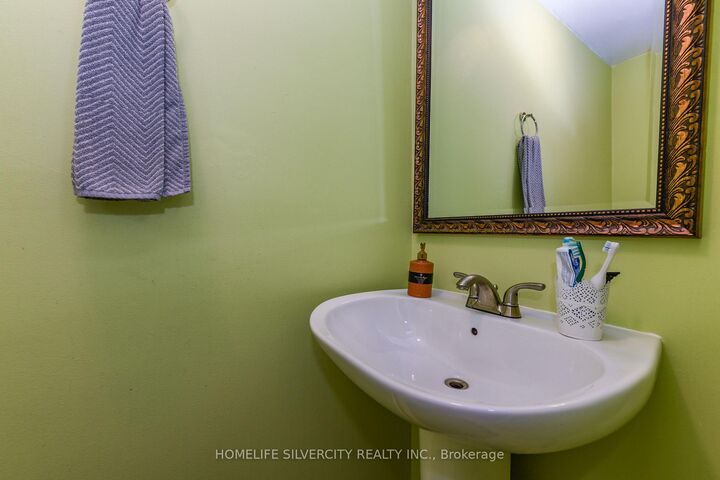 Property Photo: 7255 Dooley Drive 29 ON L4T 2S7