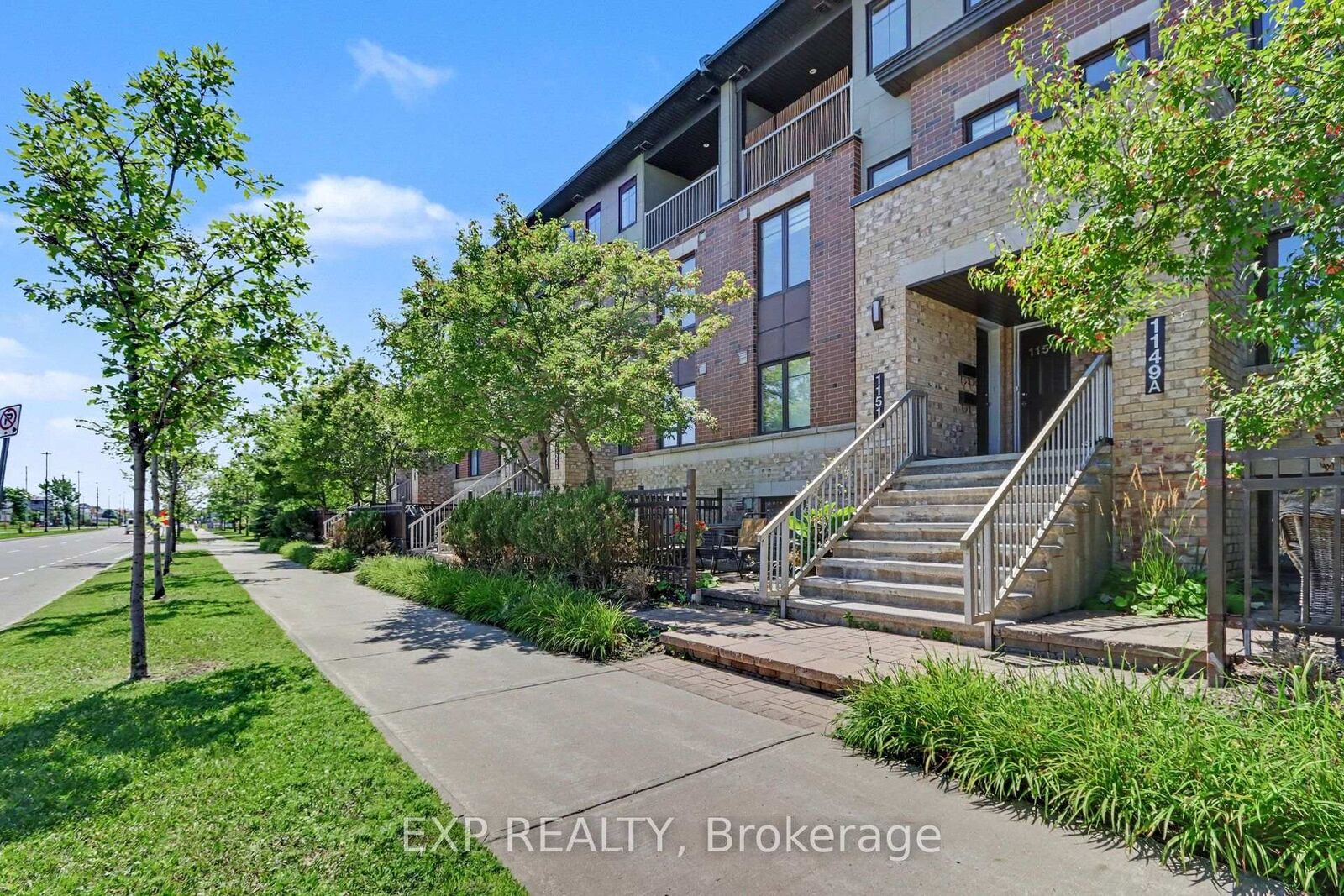 Property Photo: 1149 Longfields Drive B ON K2J 5R5