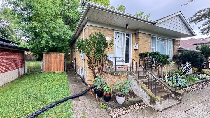 Property Photo: 131 Searle Avenue Basement ON M3H 4B1