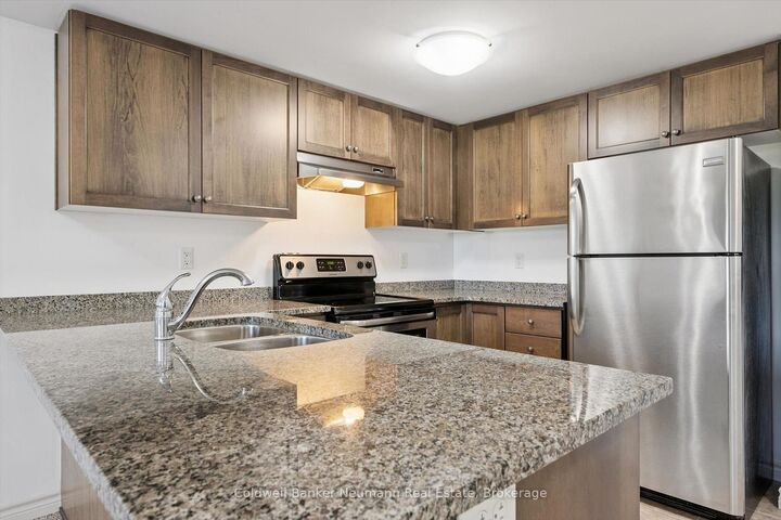 Photo de la propriété:  45 Kingsbury Square 301  ON N1L 0L2 
