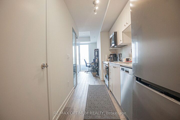 Property Photo: 15 Wellington Street 603 ON N2G 0E4