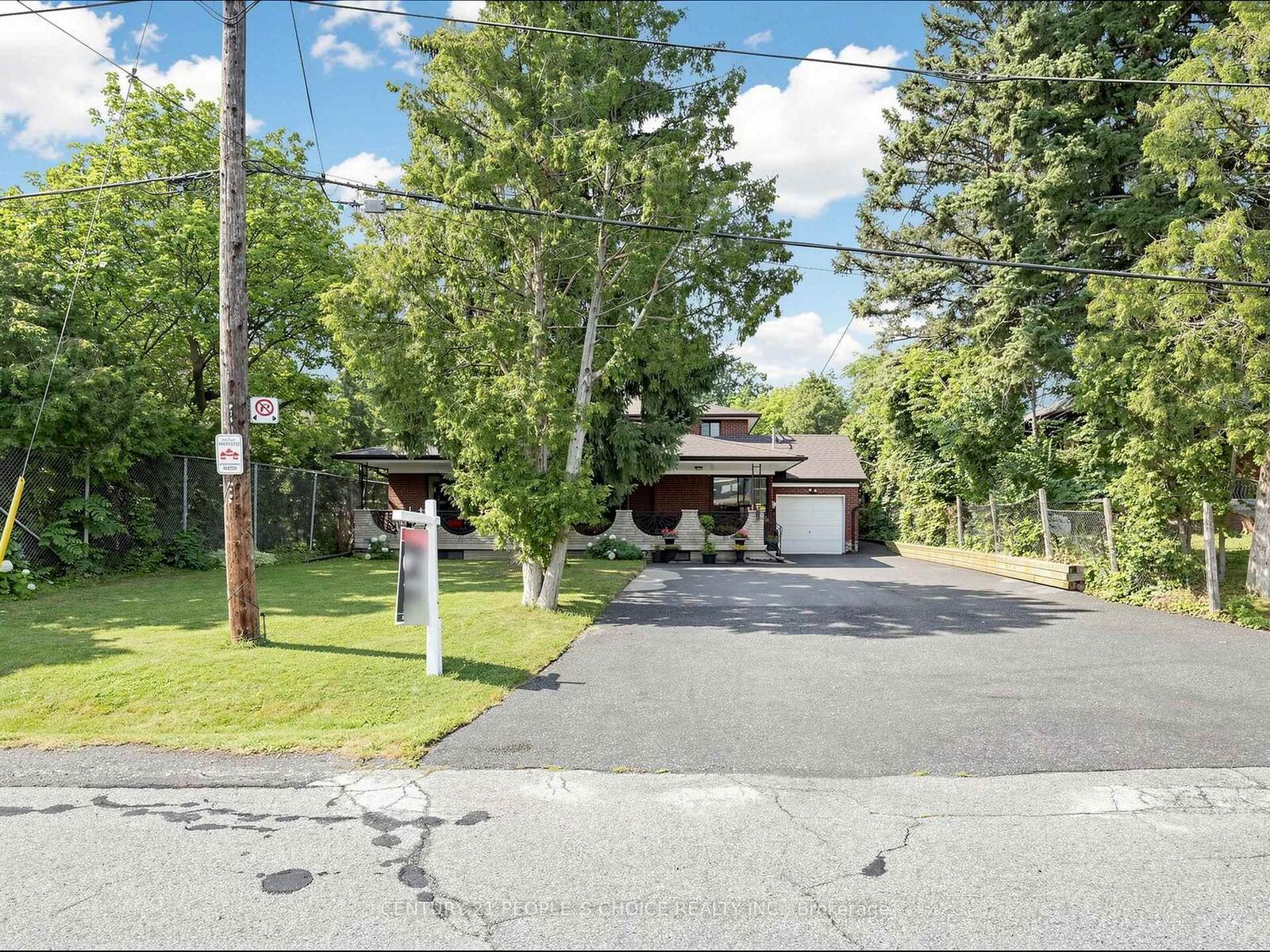 Property Photo: 76 Westona Street ON M9P 2Y3