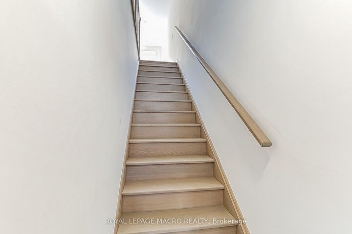 Property Photo: 5 Winters Crescent NW ON L9Y 5T1