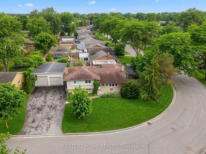 Property Photo: 68 Downing Crescent ON N6C 3C8