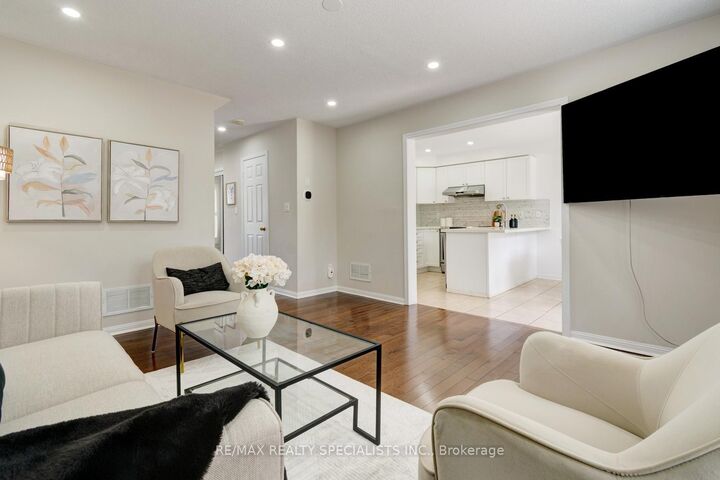 Property Photo: 38 Sweetwood Circle ON L7A 2X7