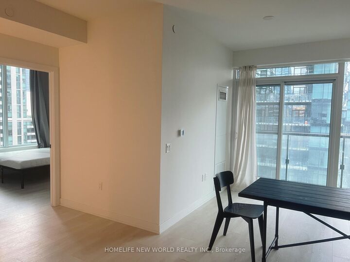 Property Photo: 117 Broadway Avenue 1004 ON M4P 1V3