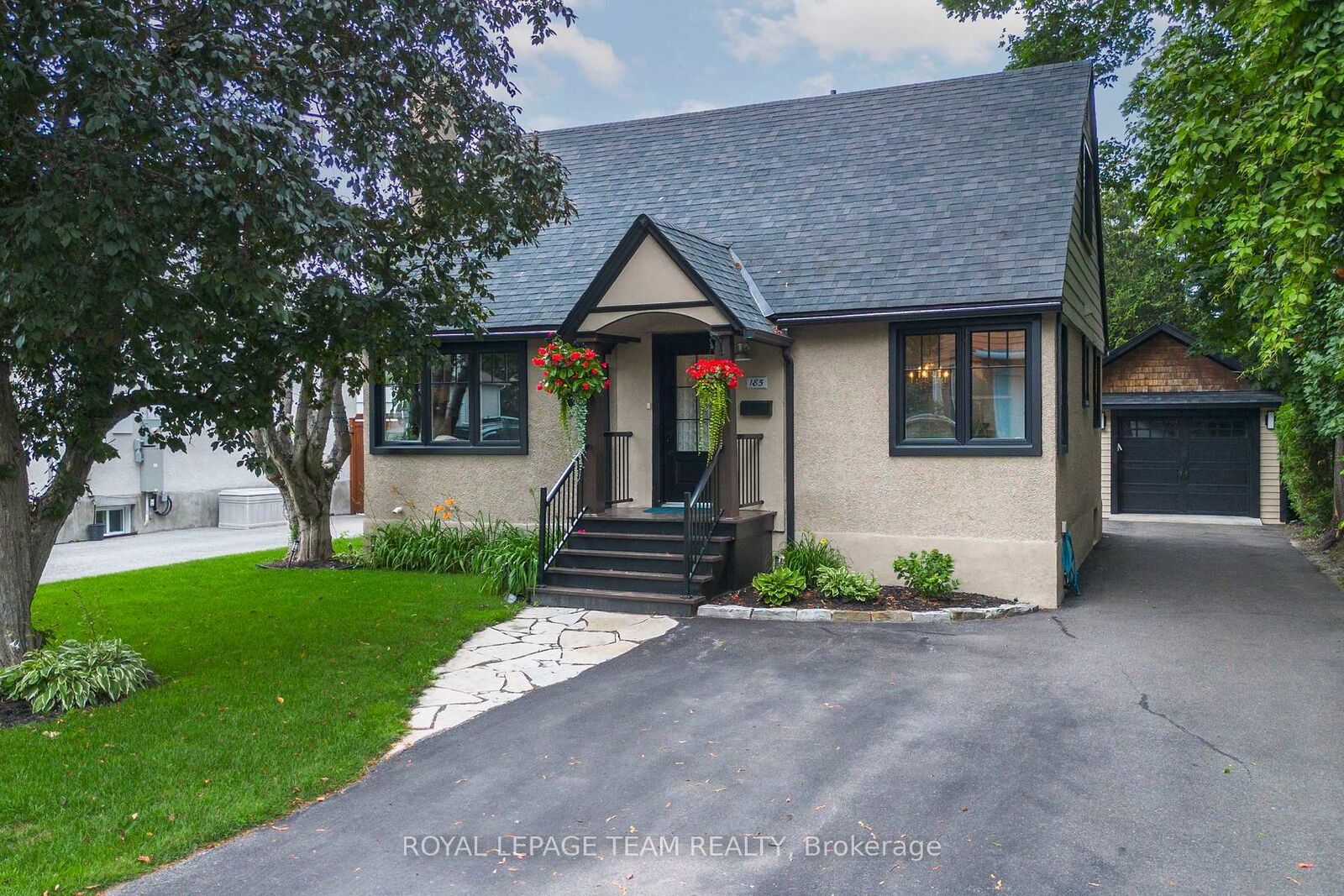 Property Photo: 185 Camelia Avenue ON K1K 2X7