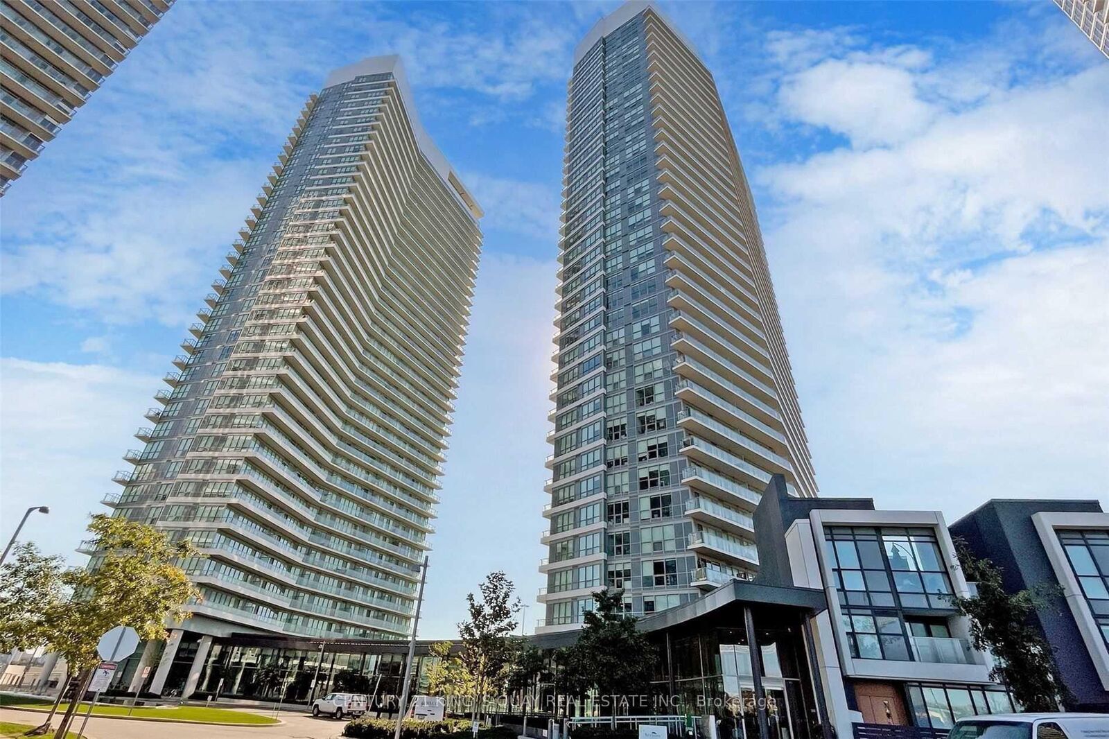Property Photo:  117 McMahon Drive 2505  ON M2K 0E4 