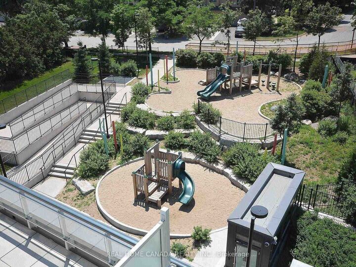Property Photo: 2560 Eglinton Avenue W 1206 ON L5M 5R1