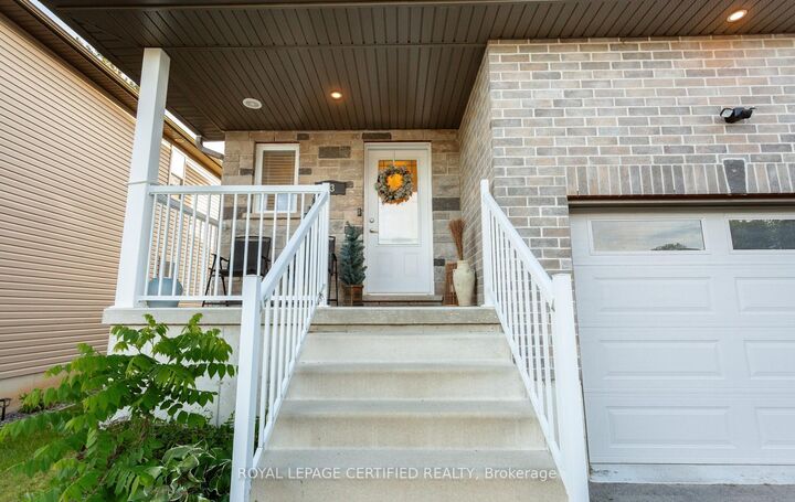 Property Photo:  33 Kendell Lane  ON N5C 3J1 