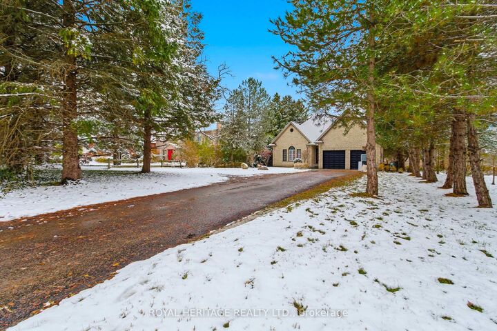 Property Photo: 1401 Westdel Bourne Street W ON N6K 4R1
