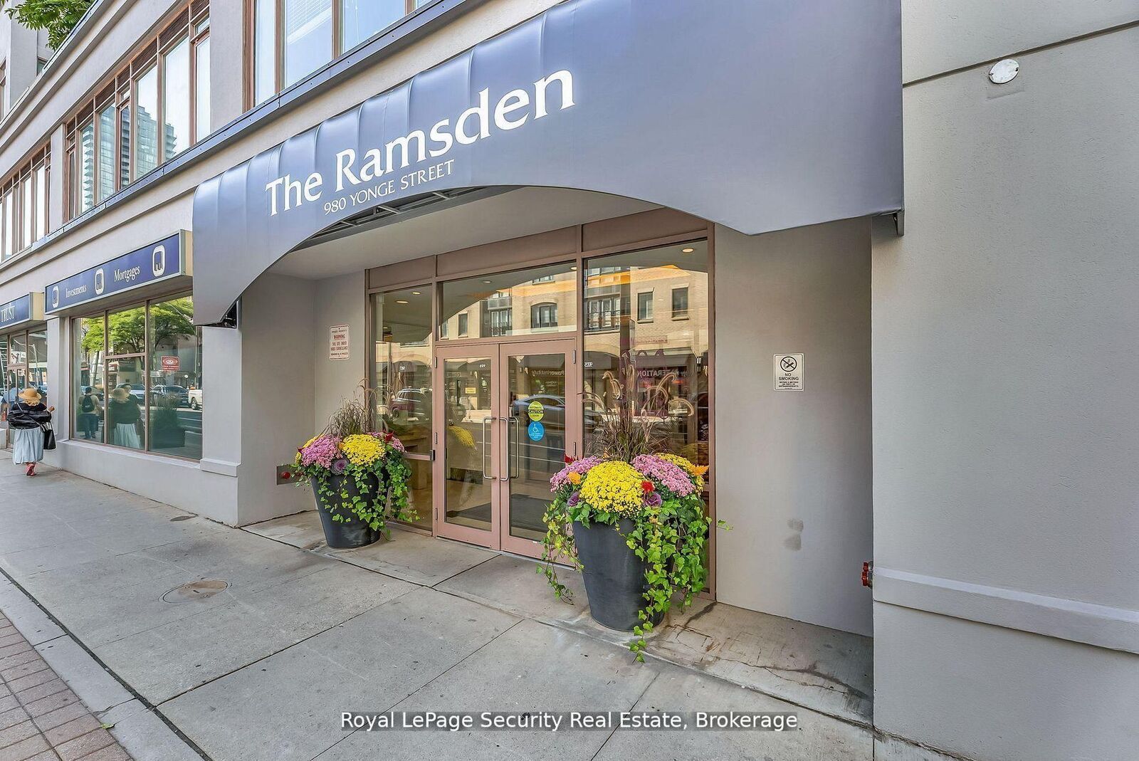 Property Photo: 980 Yonge Street 403 ON M4W 3V8