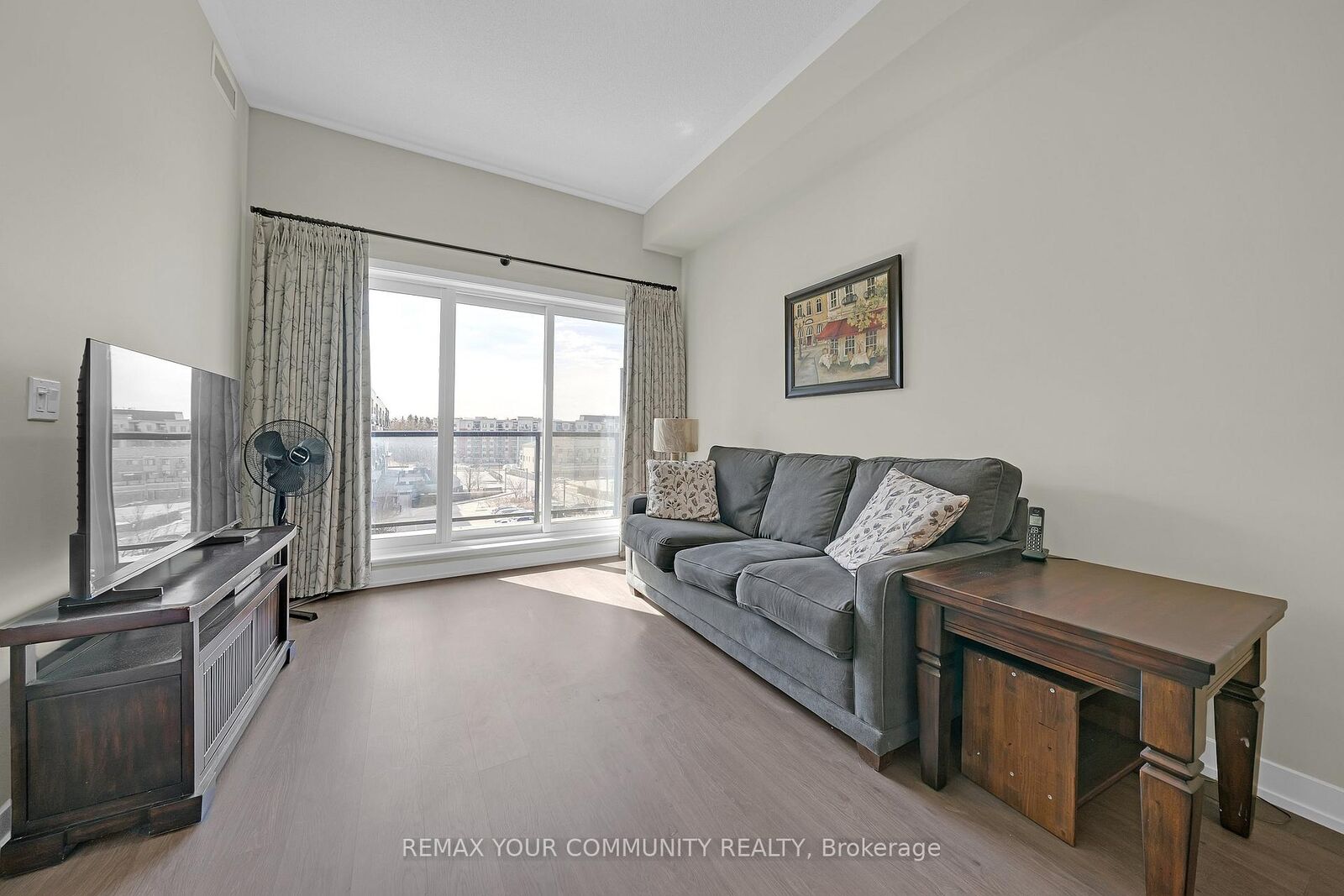 Property Photo:  555 William Graham Drive Ph401  ON L4G 3H9 
