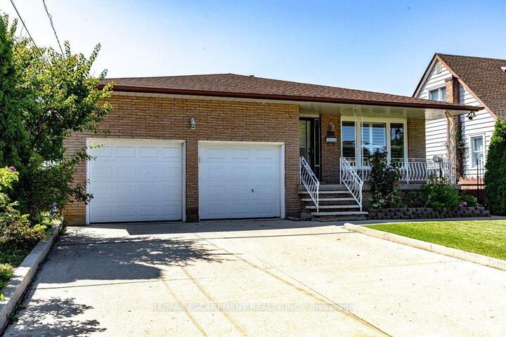 Property Photo: 118 Pottruff Road S ON L8K 4A2