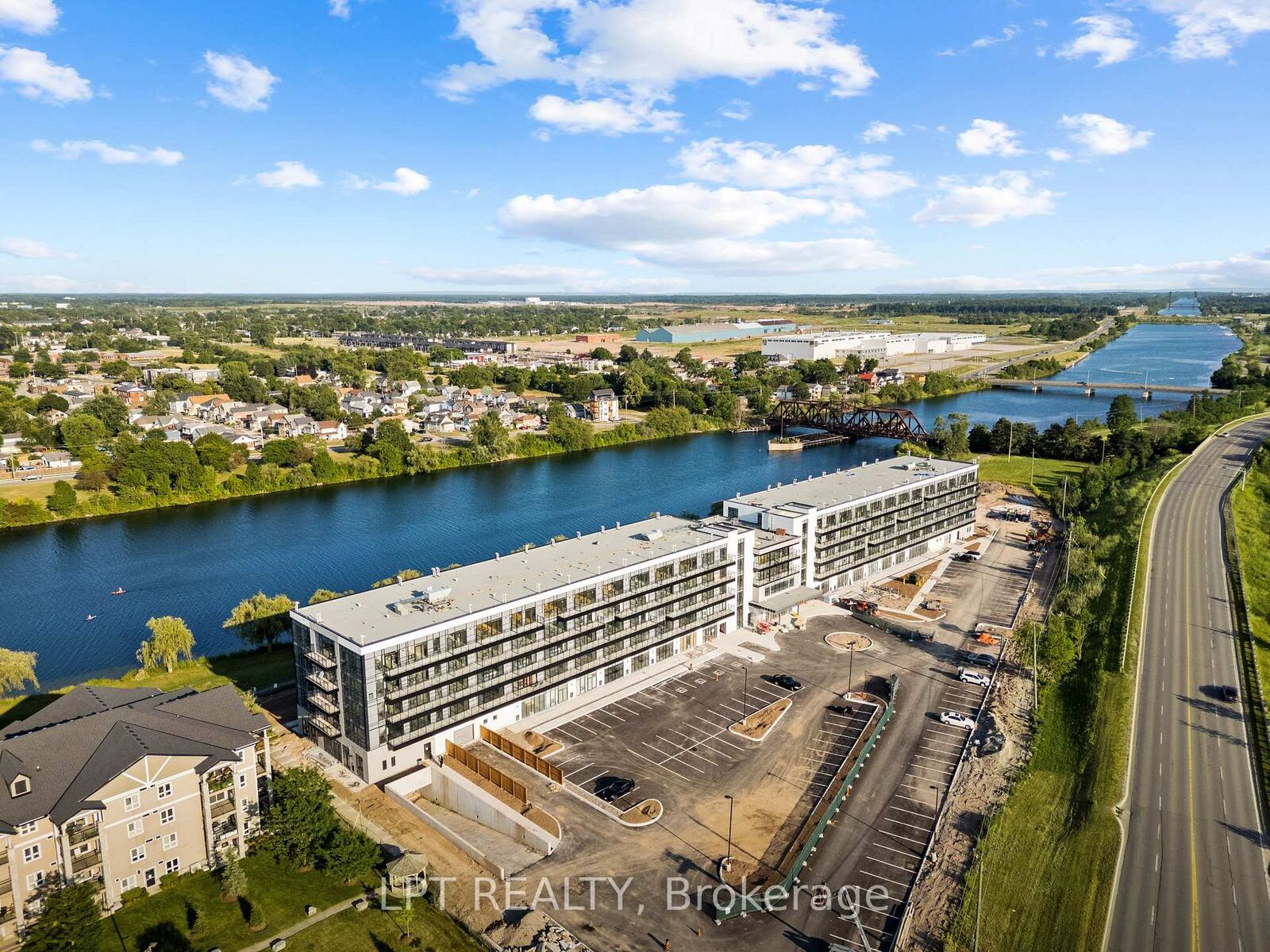 Photo de la propriété:  350 Prince Charles Drive S 122  ON L3C 7B3 