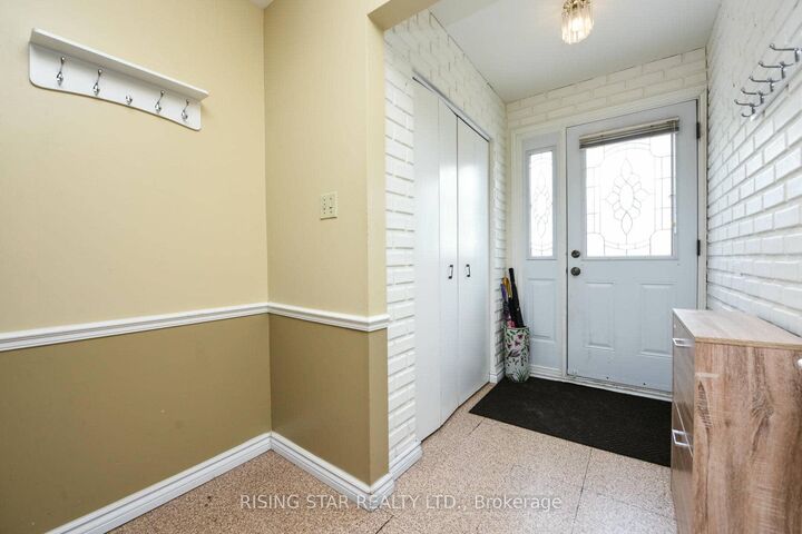 Property Photo: 3295 Chipley Crescent ON L4T 2E3