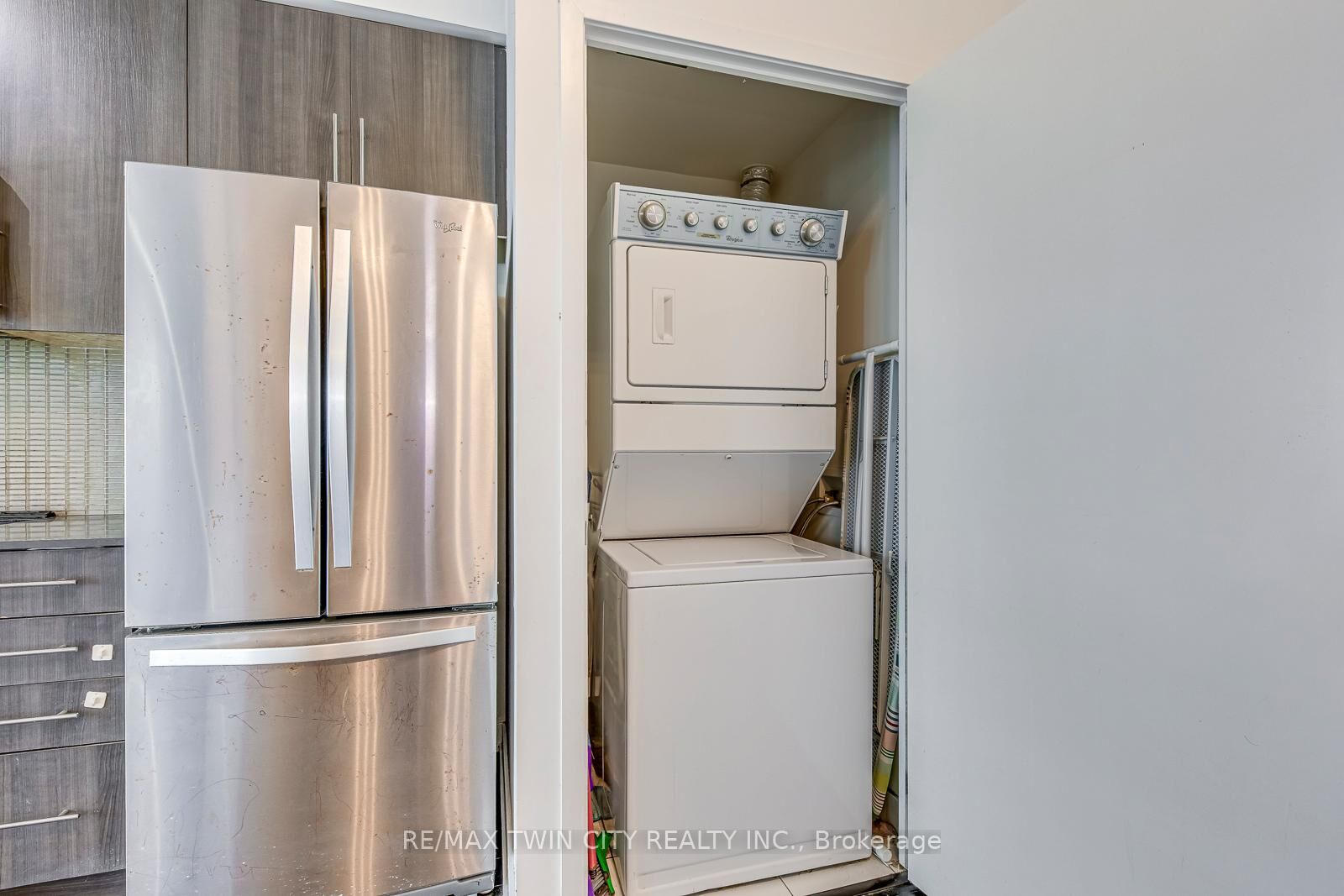 Property Photo: 510 Curran Place 511 ON L5B 0J8