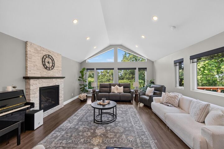 Property Photo: 48 Lookout Court ON N6K 3L5
