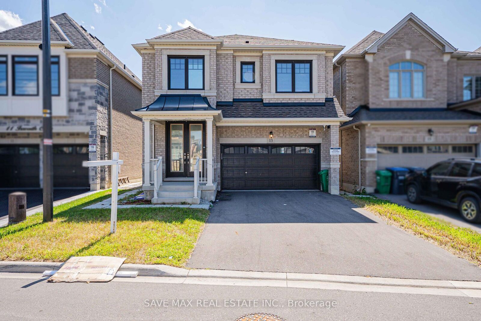 Property Photo: 13 Ixworth Circle ON L6Y 6J8