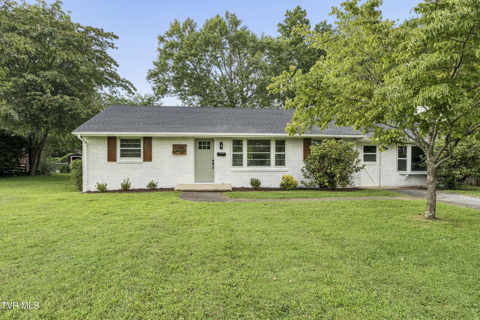 Property Photo:  1302 Oxford Place  TN 37601 
