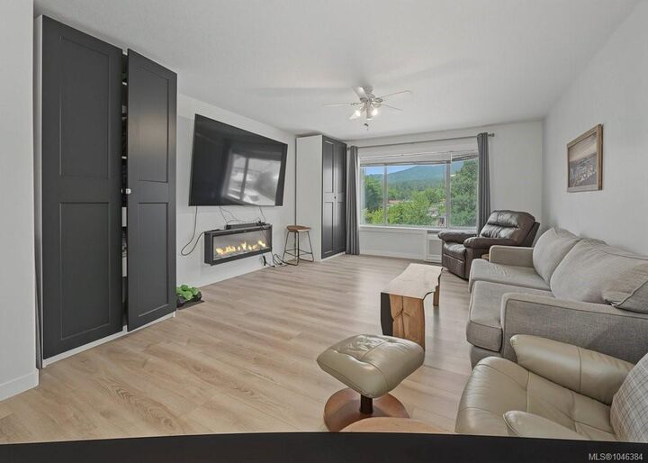 Property Photo: 628 Winchester Ave BC V9R 4B7