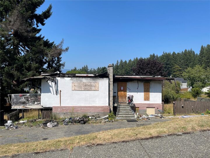 Property Photo: 2502 16th Ave BC V9Y 3A3