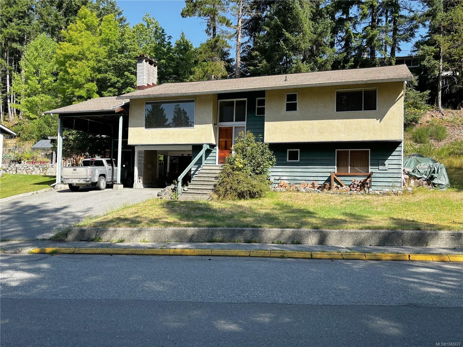 Property Photo: 352 Nootka Dr BC V0P 1G0
