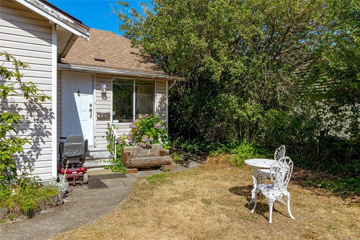Property Photo:  508 Davida Ave  BC V9A 2C7 