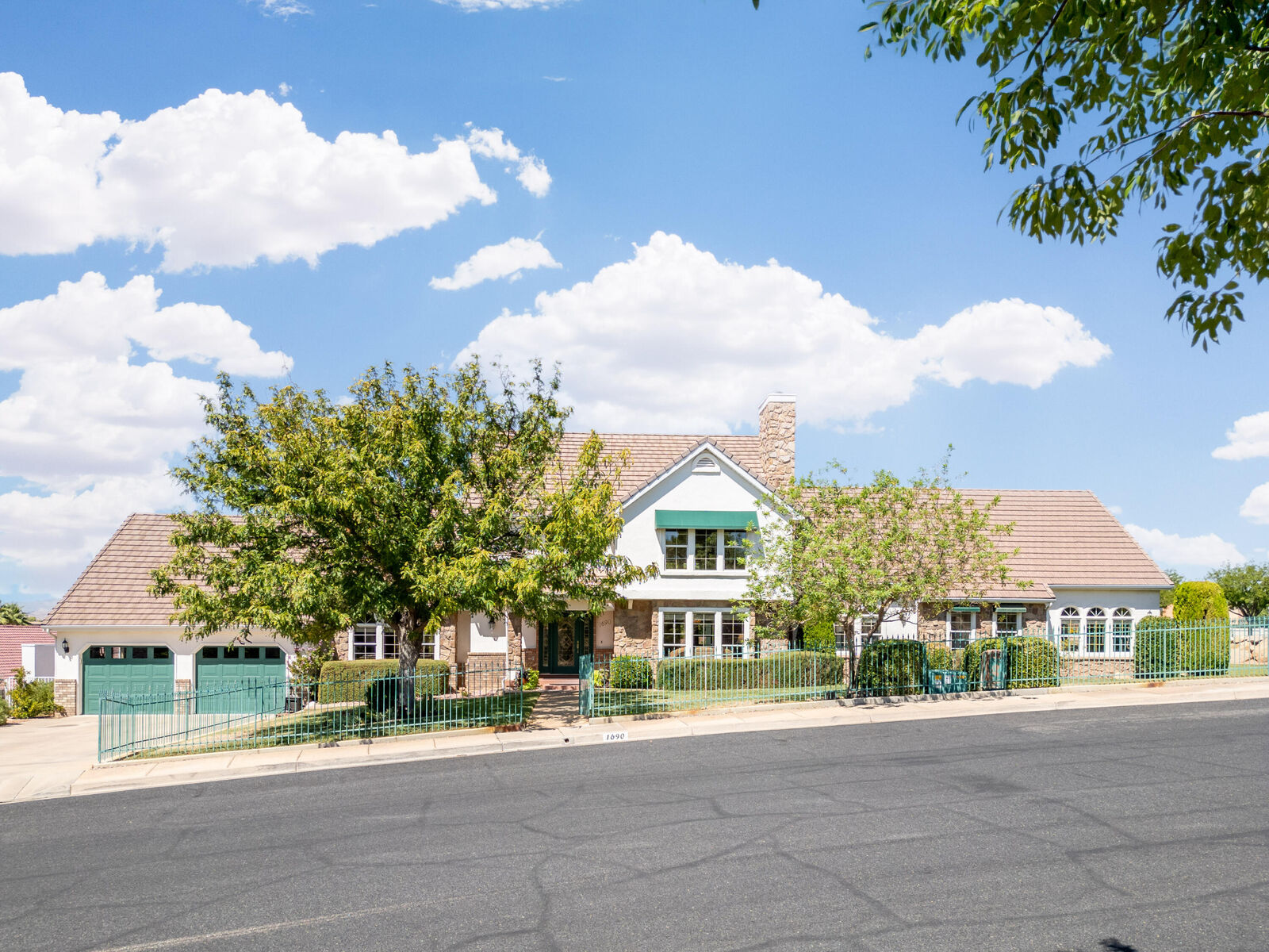Property Photo: 1690 S Point Dr UT 84790
