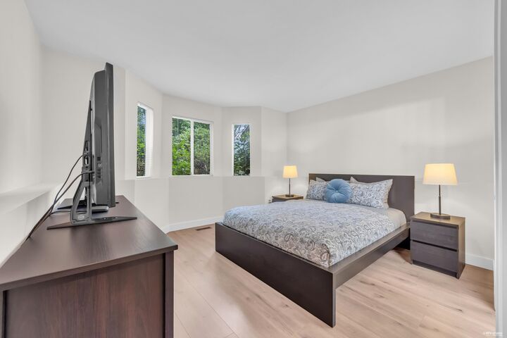Property Photo: 32311 McRae Avenue 13 BC V2V 4X7