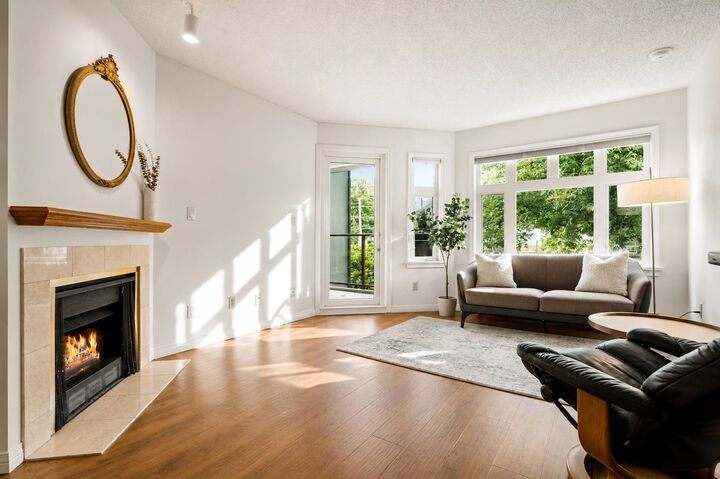 Property Photo: 2800 Chesterfield Avenue 307 BC V7N 4M1