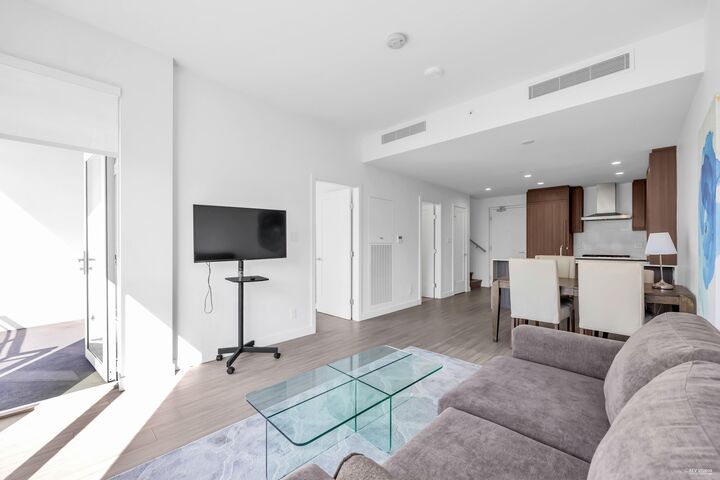 Property Photo: 2351 Beta Avenue Th302 BC V5C 0M2