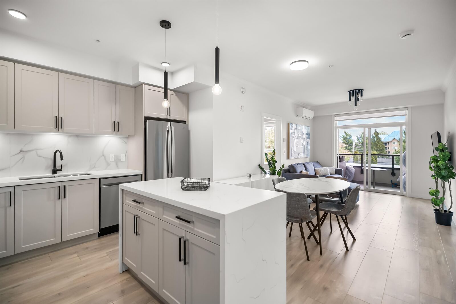 Property Photo:  12109 223 Street 306  BC V2X 5Y6 