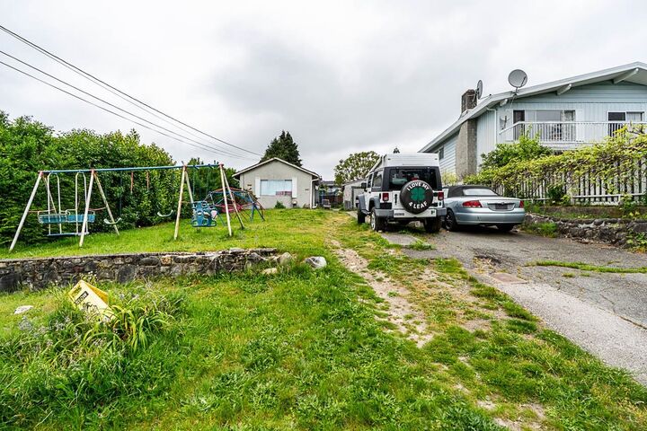 2233 Edinburgh Street — photo 1