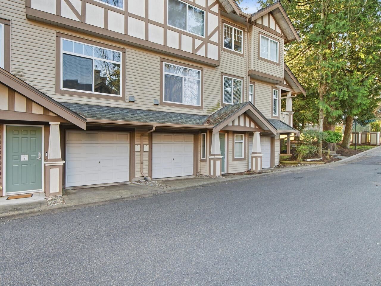 Property Photo: 2678 King George Boulevard 3 BC V4P 1H6