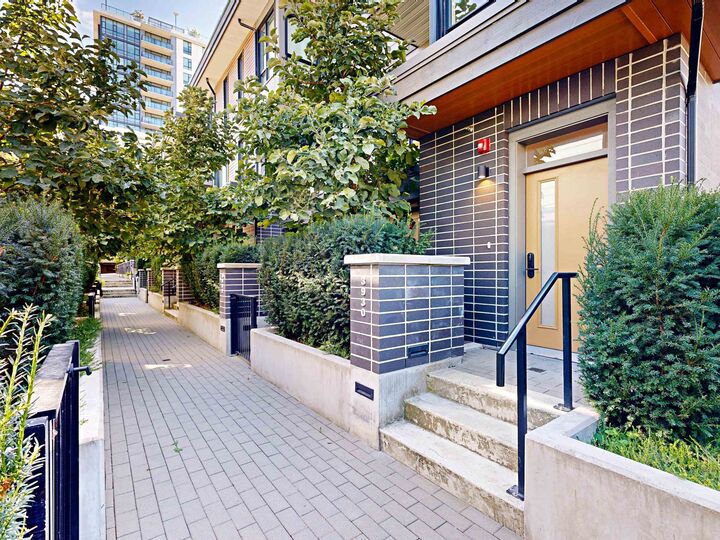 Property Photo: 3930 Dumfries Street BC V5N 0J1