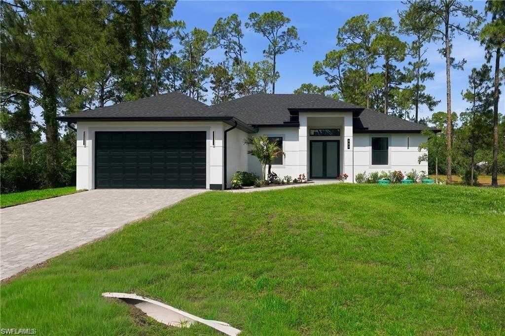 Property Photo:  303 McArthur Ave  FL 33936 