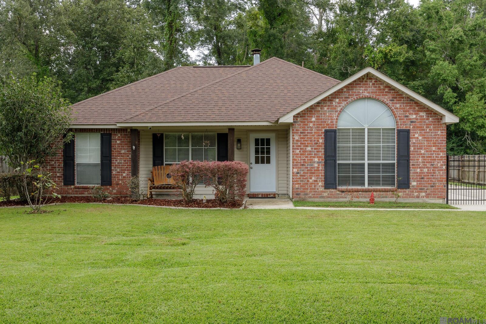 Property Photo: 34824 Gravesbriar Dr LA 70706