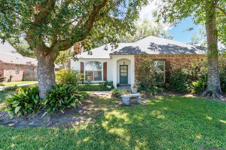 Property Photo:  11918 Spring Meadow Dr  LA 70818 