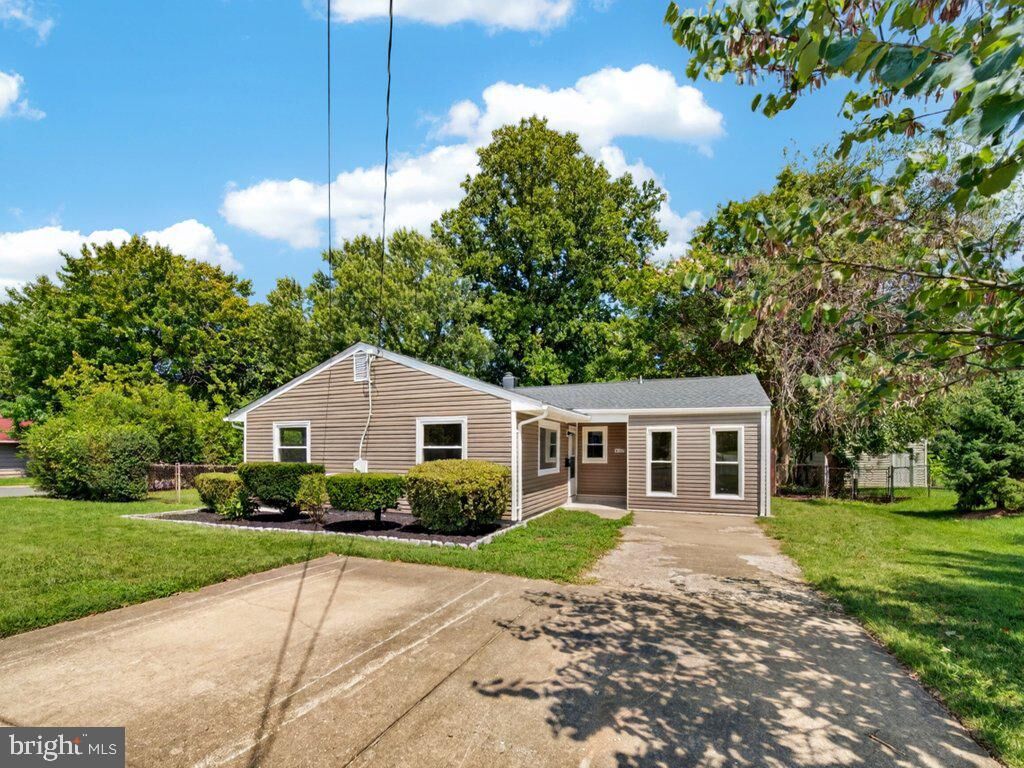 Property Photo:  14209 Mount Pleasant Drive  VA 22191 
